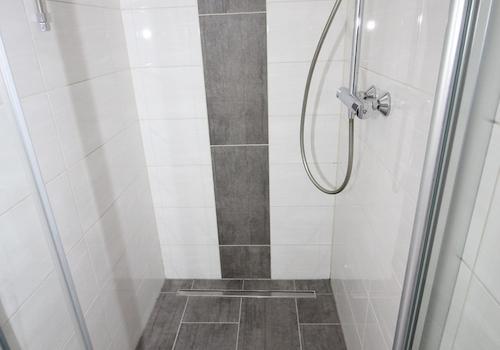 Große Dusche