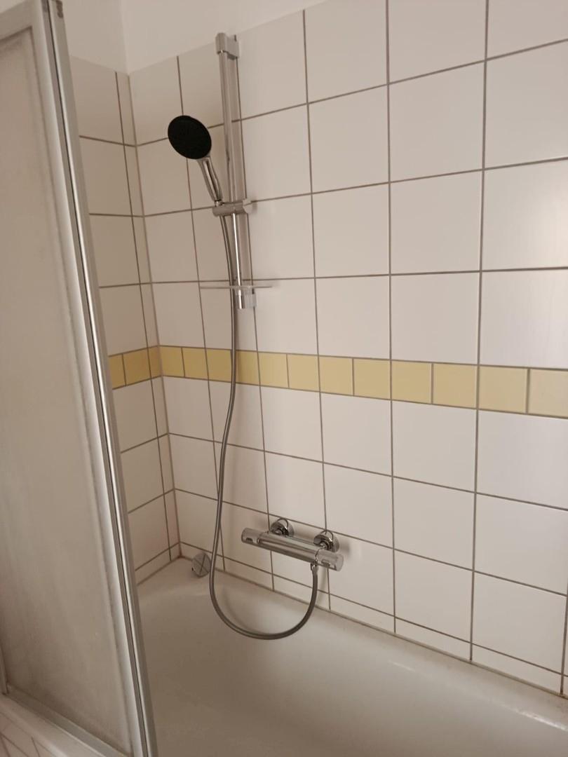 Bad mit Dusch-/Bade-wanne