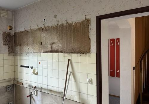 Küche mit Blick in den Flur