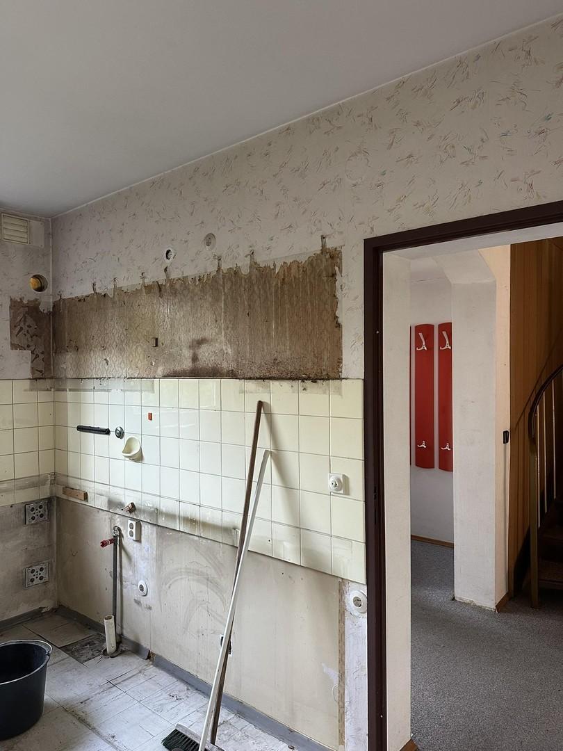 Küche mit Blick in den Flur