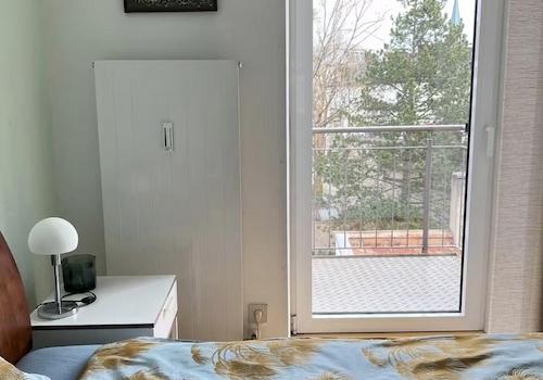 Schlafzimmer 1 mit Balkon