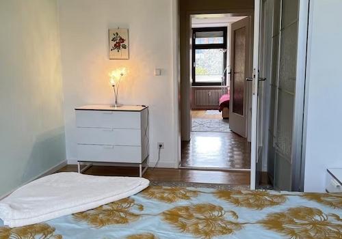 Schlafzimmer 1 mit Balkon