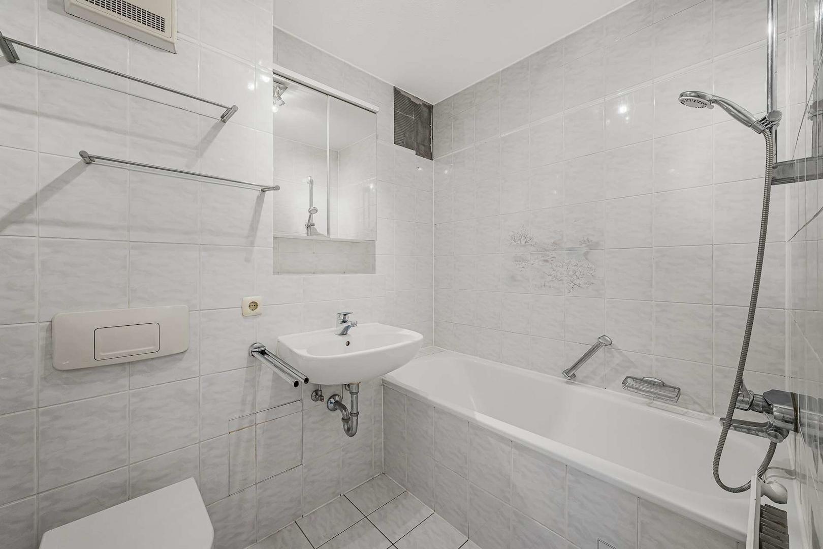 Badezimmer mit Badewanne