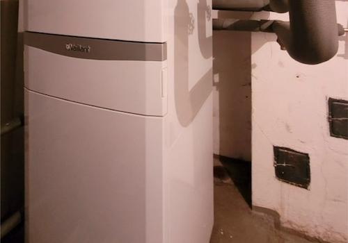 Brennwerttherme Heizungskeller