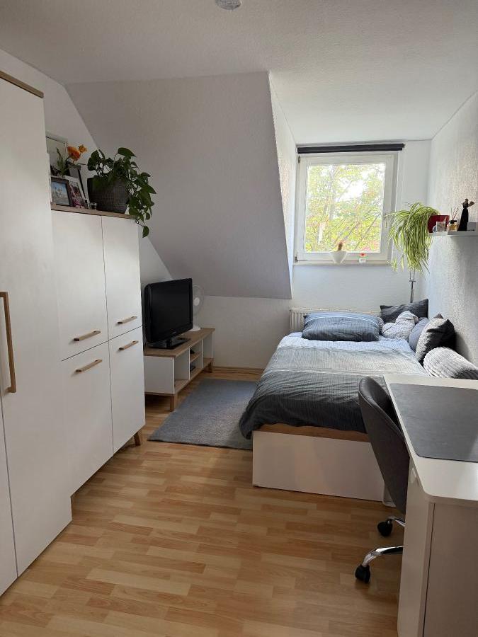 Schlafzimmer 1