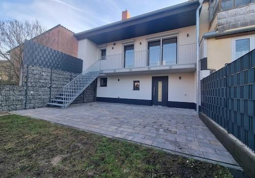 Objektrückseite mit Terrasse