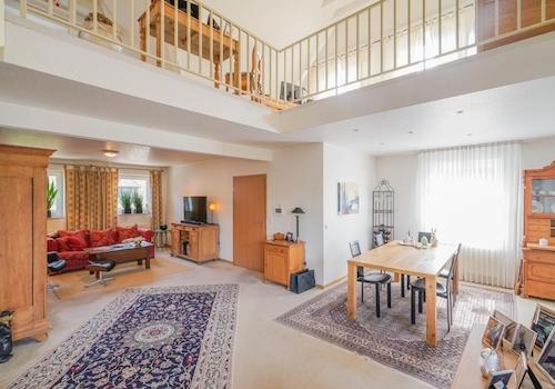 Wohn-/ Essbereich mit Galerie