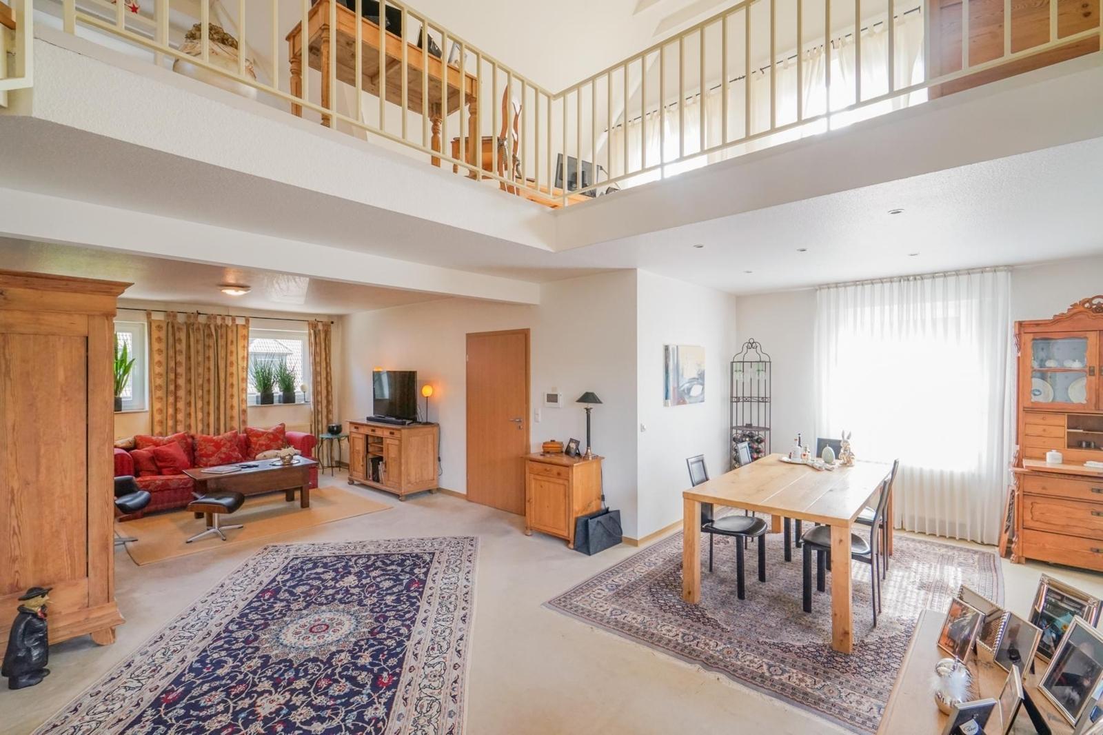 Wohn-/ Essbereich mit Galerie