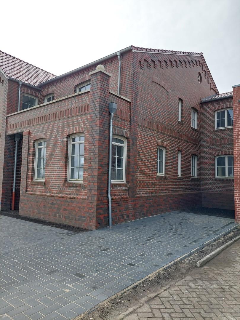 Nordwestgiebel mit Stellplatz