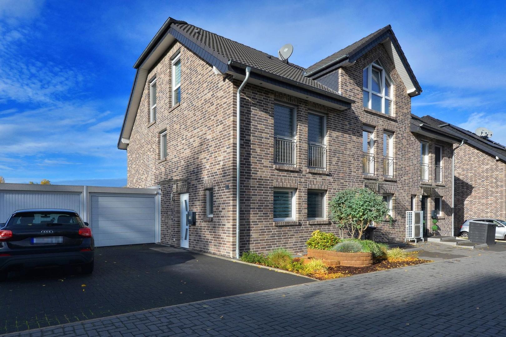 Vorderansicht mit Eingang