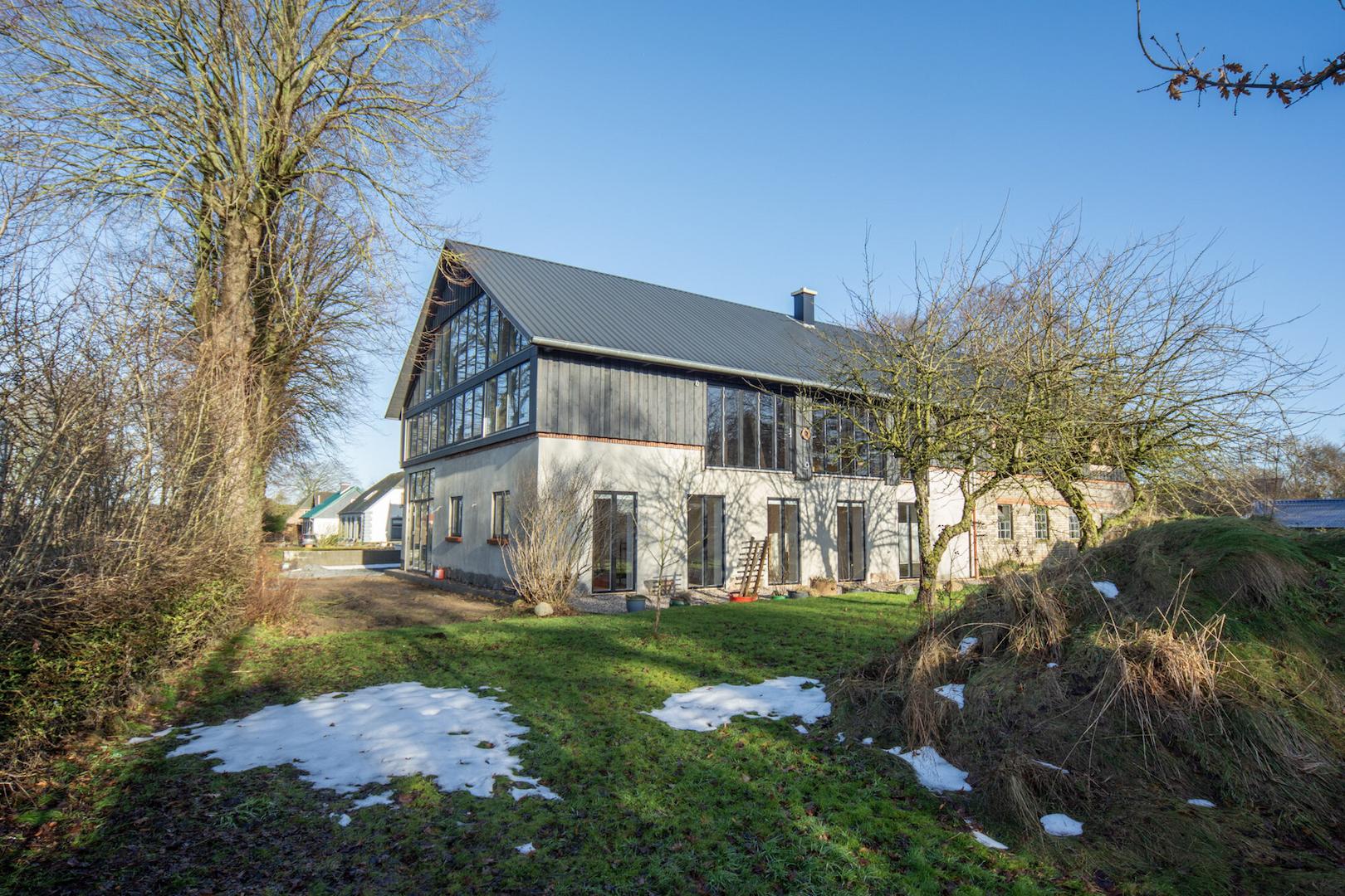 Großzügige Auffahrt