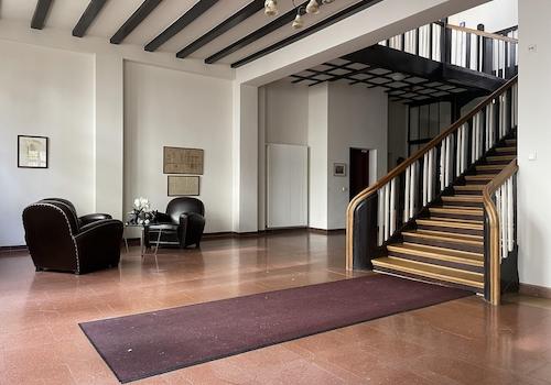 Halle (Whgs.tür oben re.)