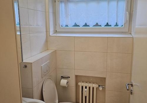 Gäste-WC mit Fenster