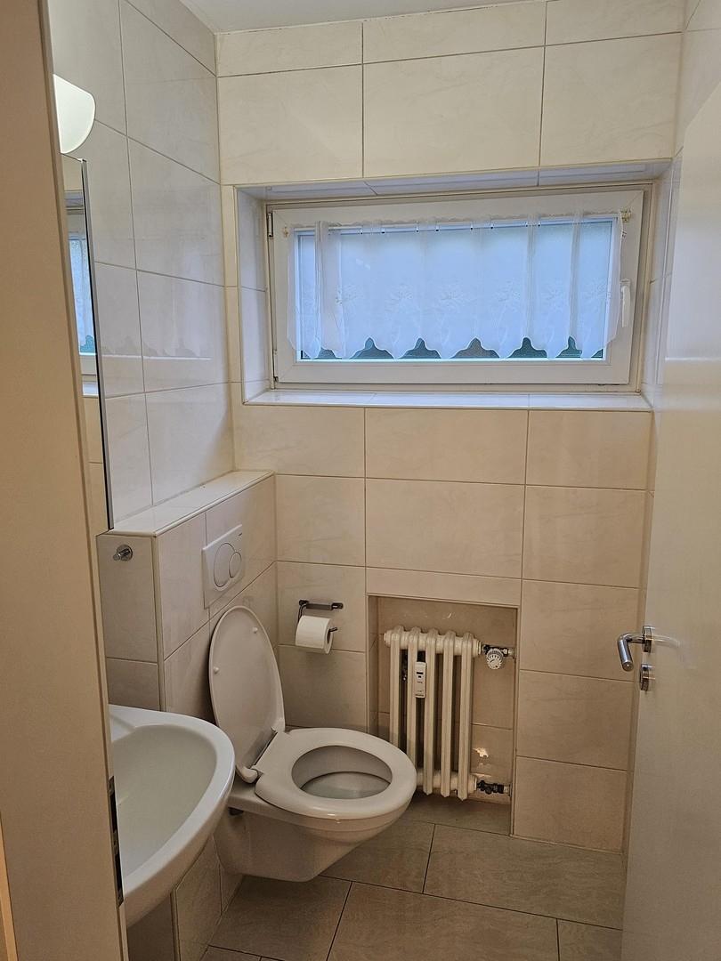 Gäste-WC mit Fenster