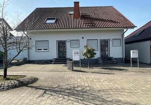 Haus Frontseite- Eingang links