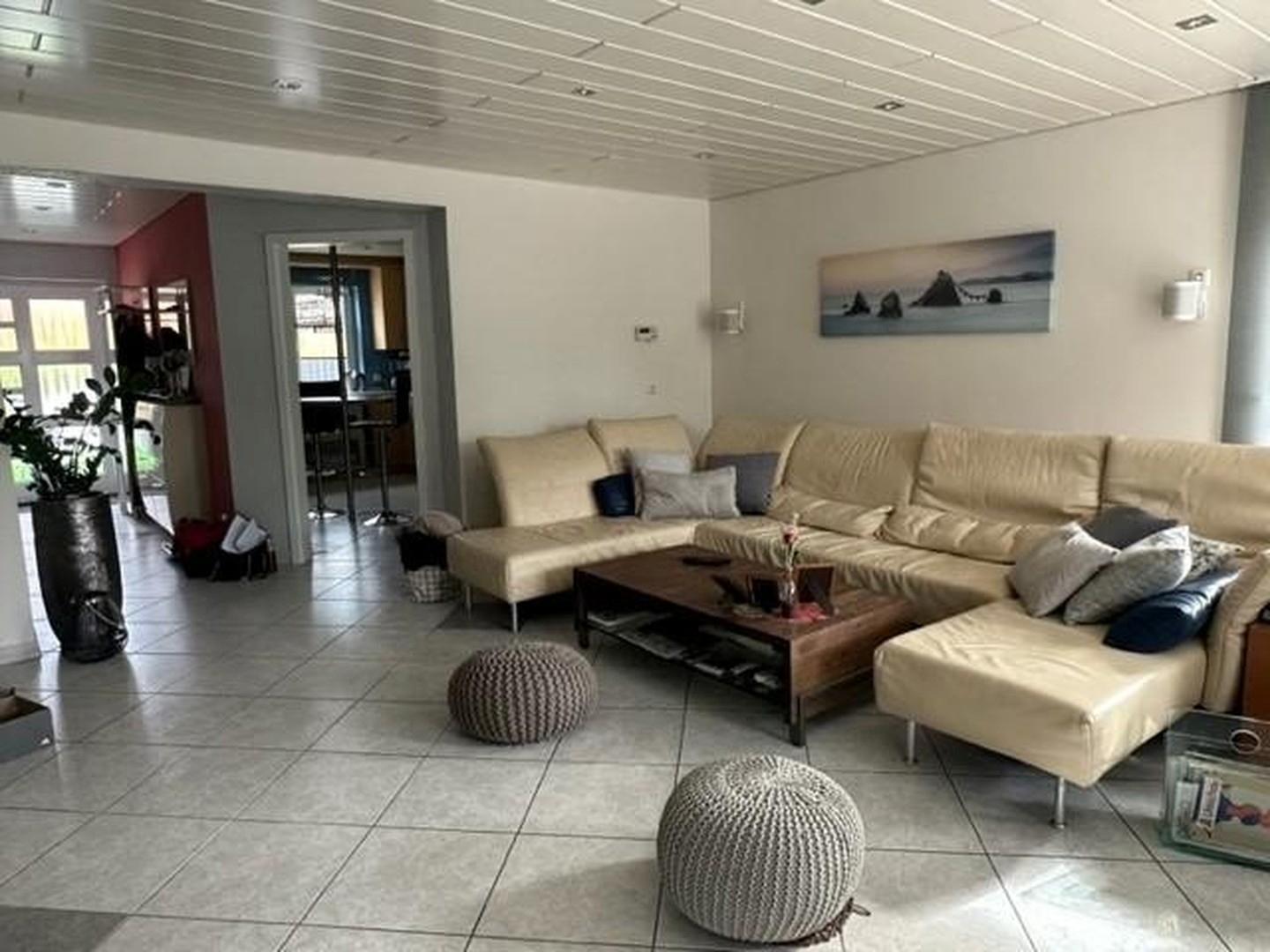 Wohn-/Esszimmer (jetzt leer)