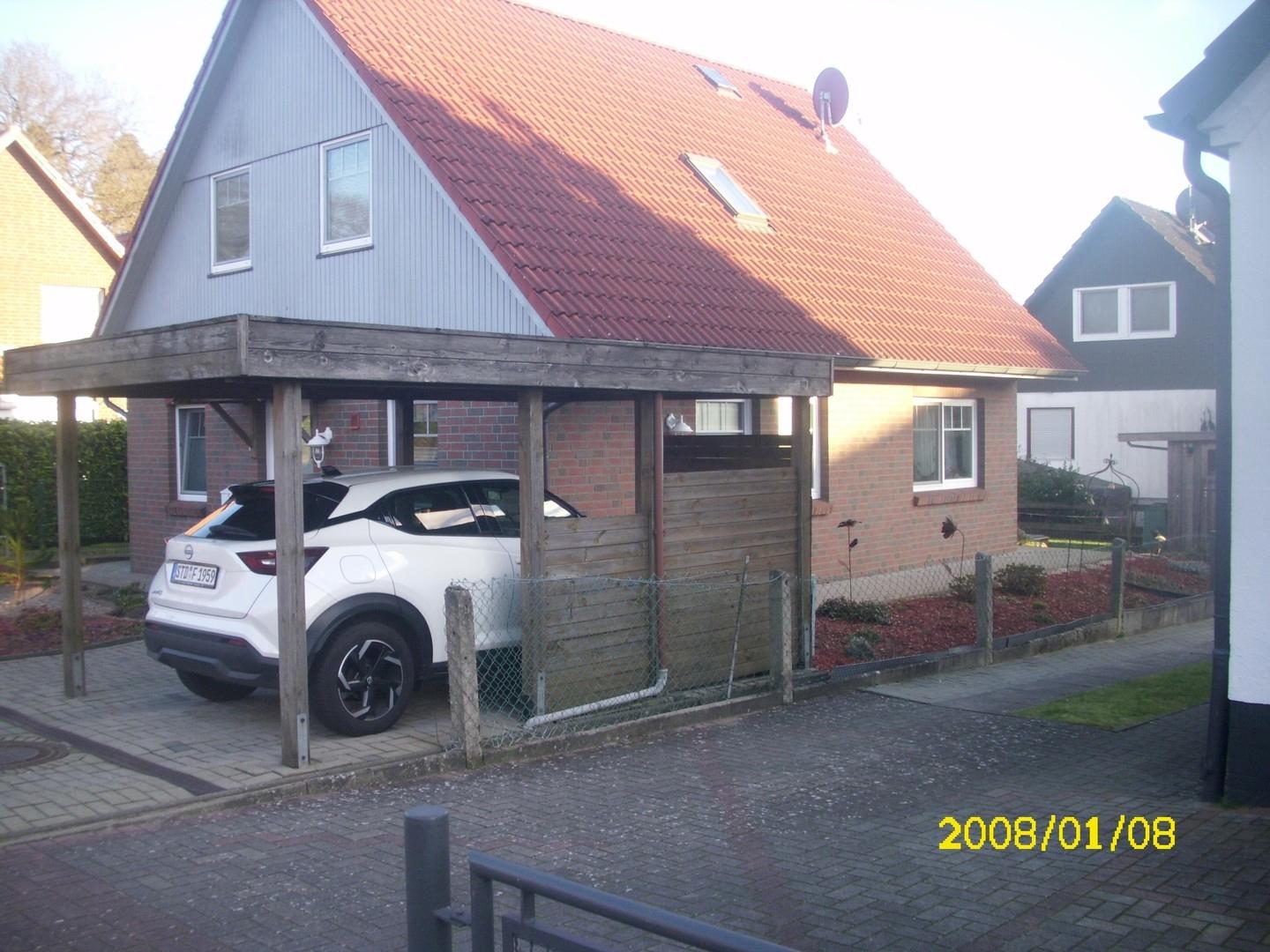 Carport steht vorne 