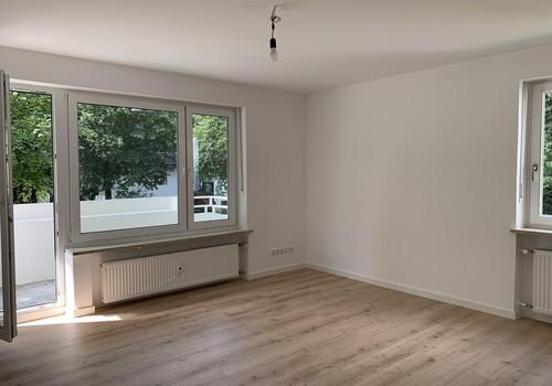 Wohnzimmer mit Balkon