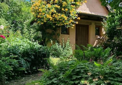 Hexenhäuschen im Garten