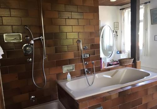 Badezimmer mit Ankleide 1. OG