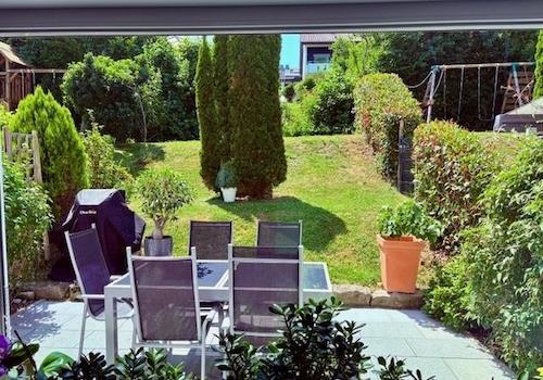 Sicht von Wohnzimmer in Garten