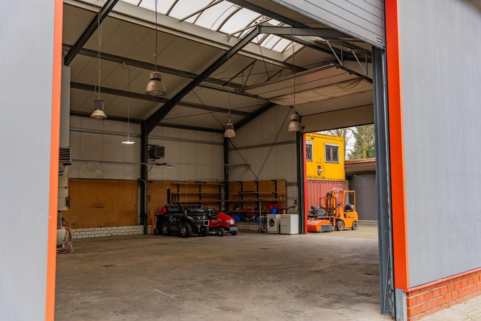 Halle mit Zwei Toren