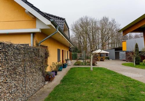 Zufahrt vor dem Wohnhaus