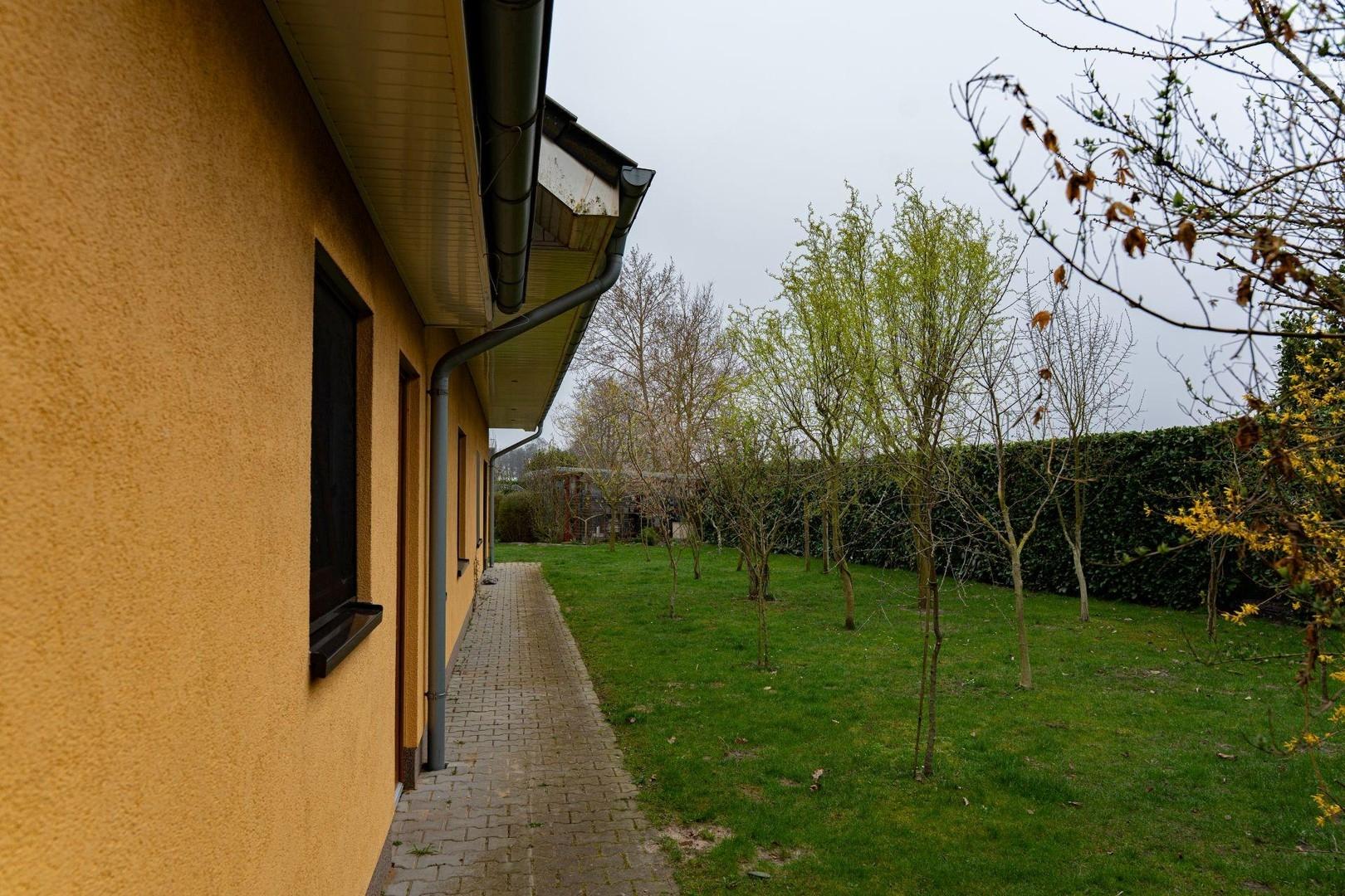 Garten hinter dem Wohnhaus