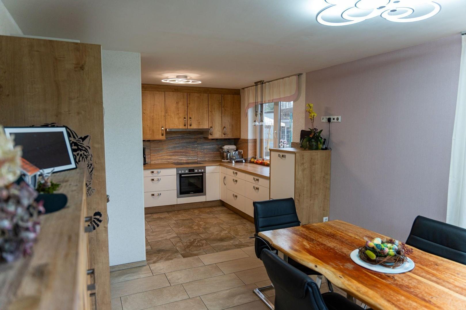 Küche und Essbereich EG