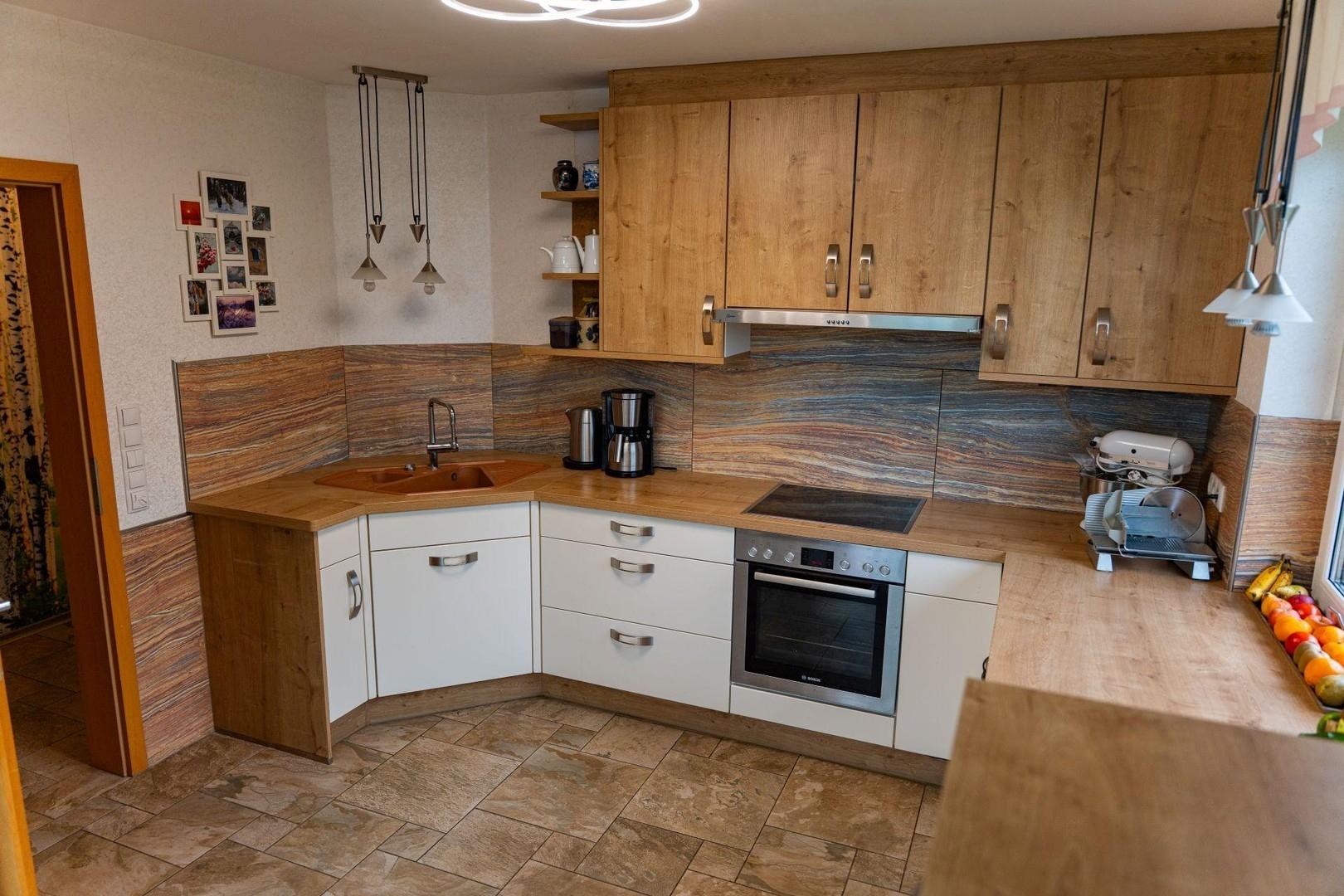 Küche und Essbereich EG