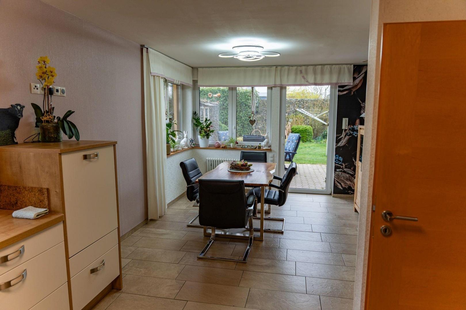 Küche und Essbereich EG