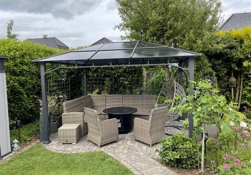 Terrasse mit Überdachung