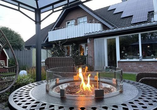 Feuertisch auf Terrasse