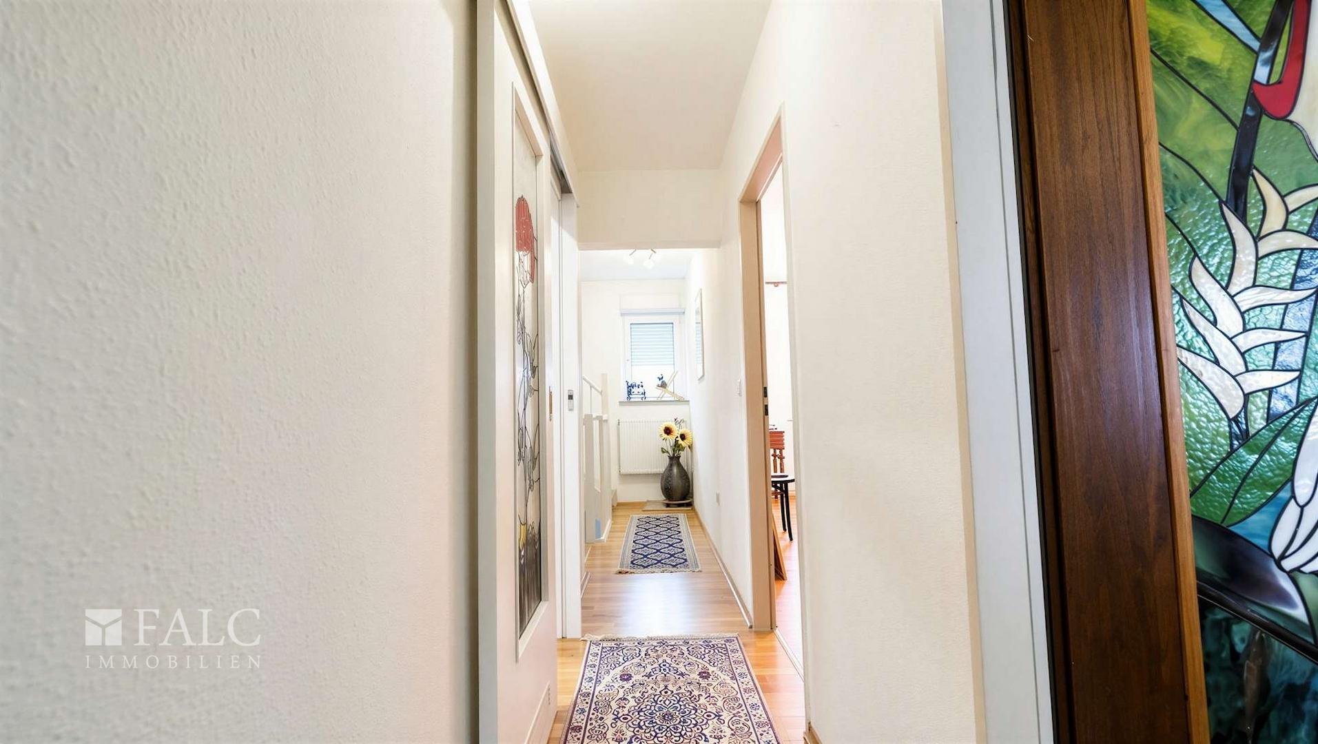 Flur 1OG - (KI generiert)