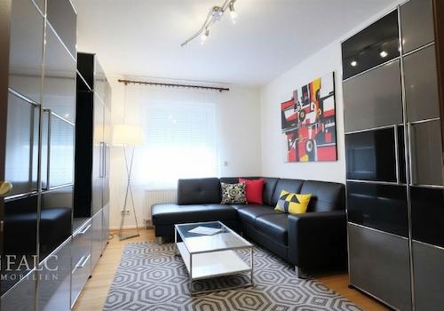 Ankleidezimmer 1OG - (KI generiert)