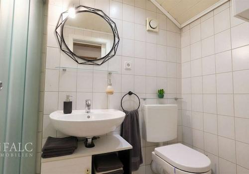 Badezimmer DG - (KI generiert)