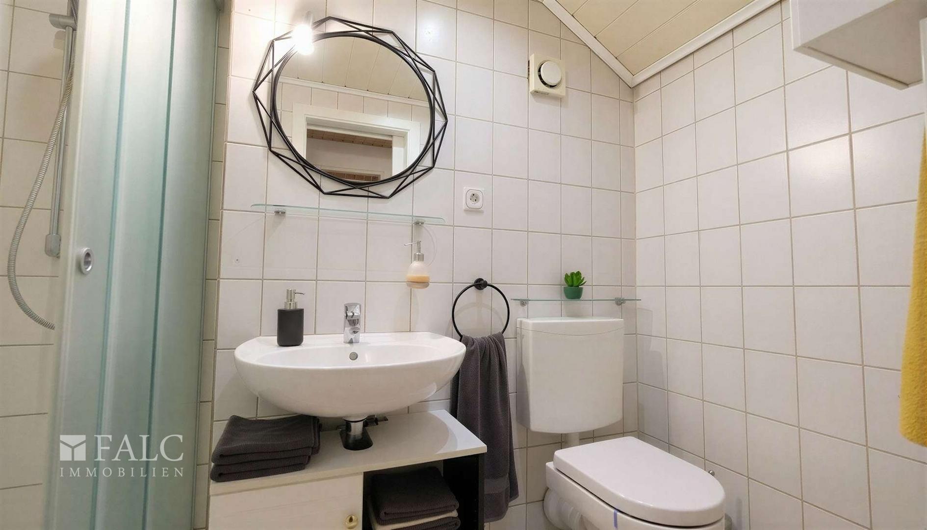 Badezimmer DG - (KI generiert)