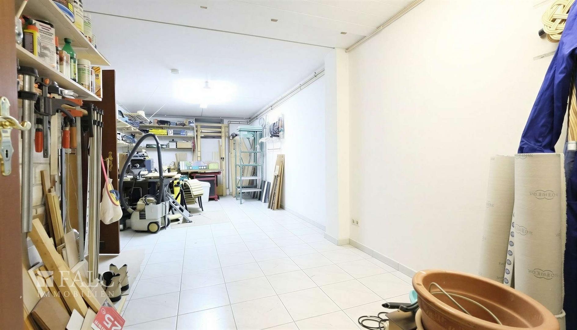 Werkzeugraum - (KI generiert)