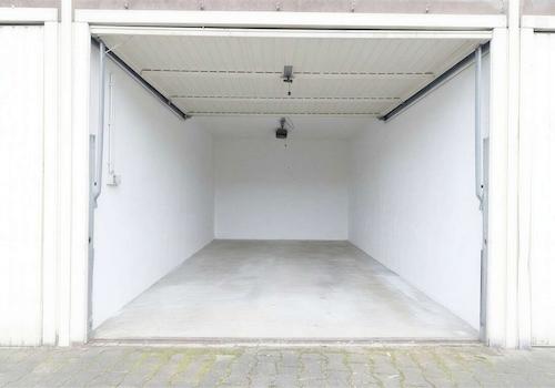 Garage - (KI generiert)