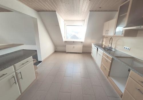 Whg. 1: Offene Küche mit Essbereich und Wohnzimmer Bild 1