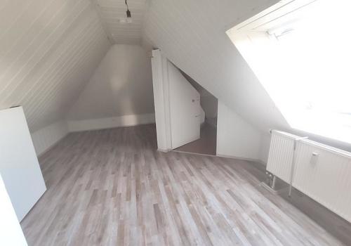 Whg. 1: Spitzboden Zimmer 2