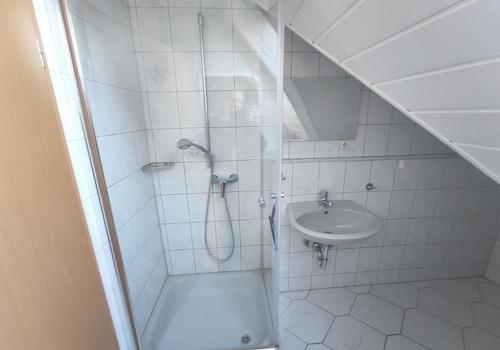 Whg. 2: Bad mit Dusche und Waschmaschinenanschluss Bild 2