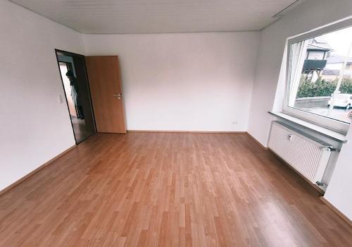 Wohn- /Eszimmer mit offener Küche Bild 4