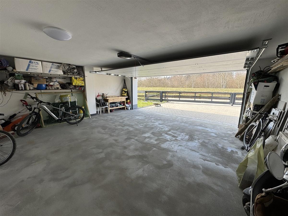 Große Doppel-Garage