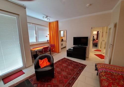 Blick zur Küche und zum Flur