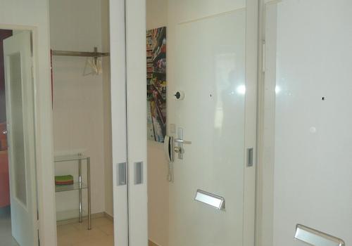 Großer Wandschrank im Flur