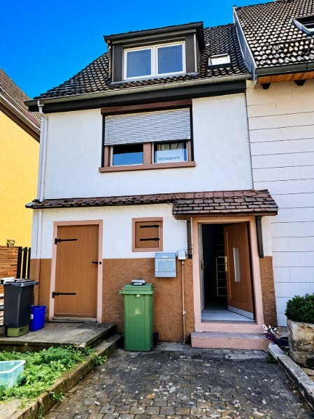 1 Front links Kellereingang-