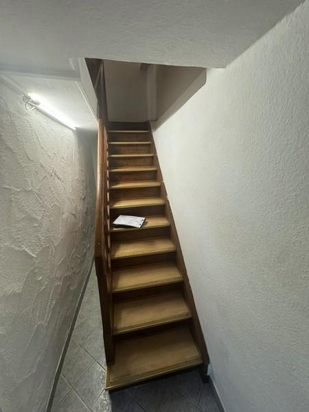 10 Treppe zum OG