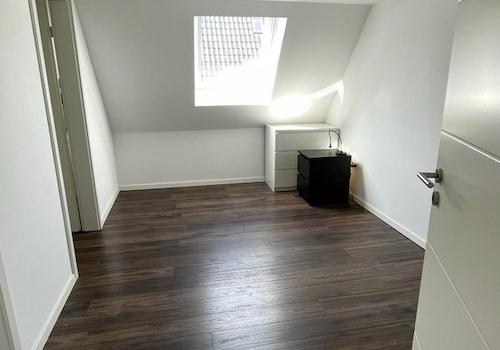 E-Schlafzimmer mit Ankleide