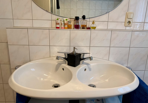 Badezimmer mit Doppelwaschbeck